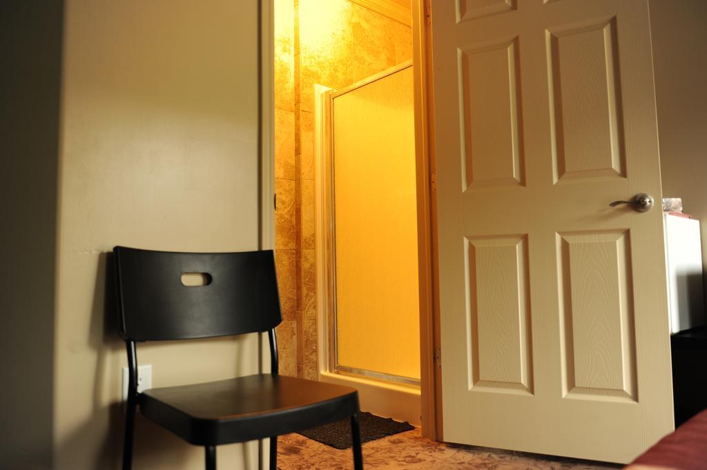 Camelot Inn At Honeyville Номер фото