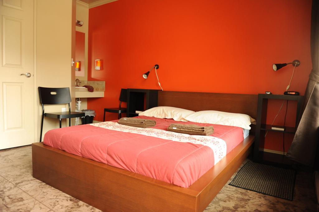 Camelot Inn At Honeyville Номер фото