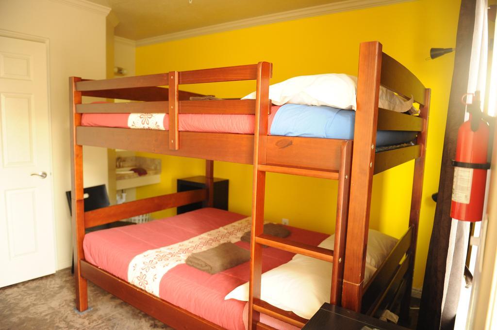 Camelot Inn At Honeyville Номер фото